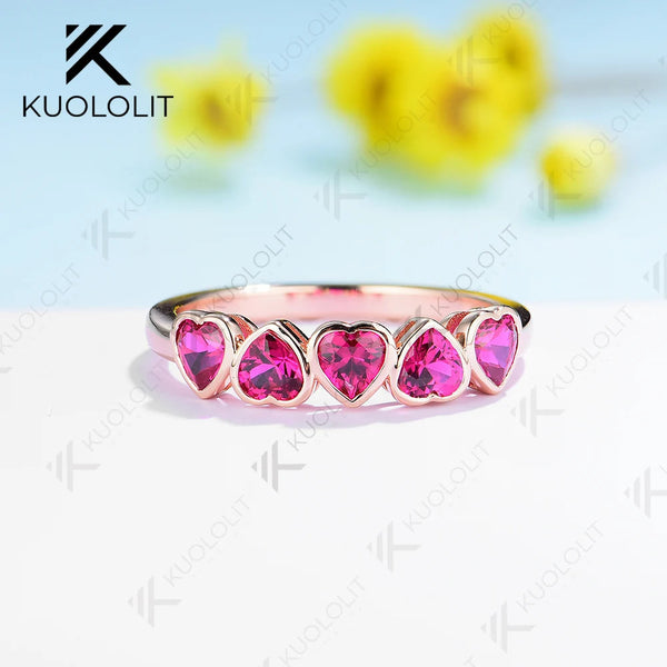 Bague Kuololit en or rose massif 10K, 14K ou 18K, sertie d'un rubis de laboratoire taille cœur de 2,3 carats (poids total). Idéale comme bague de mariage ou cadeau de Noël. 